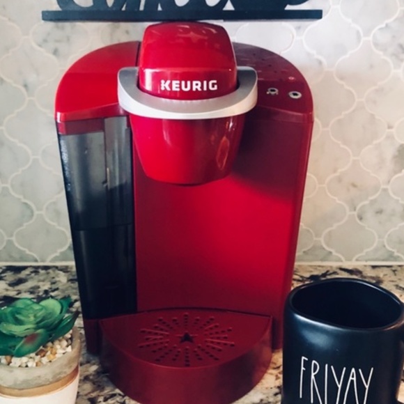 Keurig K-Classic K50 Coffee Maker in Rhubarb Red
